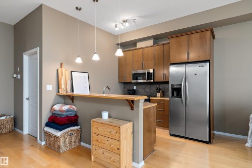 415 10531 117 Street, Edmonton, AB - Indoor Photo Showing Kitchen With Stainless Steel Kitchen