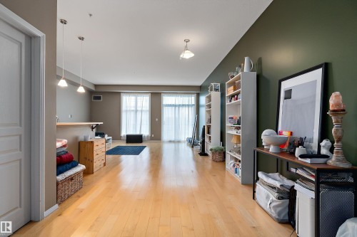 415 10531 117 Street, Edmonton, AB - Indoor
