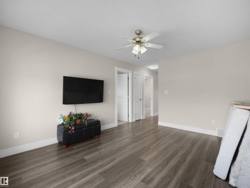 2511 29 Street, Edmonton, AB - Indoor Photo Showing Living Room