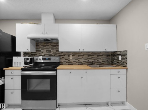2511 29 Street, Edmonton, AB - Indoor Photo Showing Kitchen