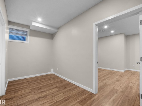 2511 29 Street, Edmonton, AB - Indoor