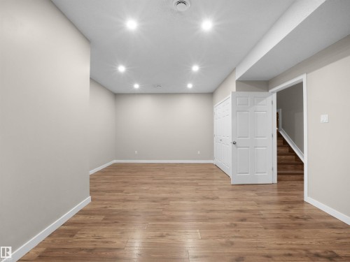 2511 29 Street, Edmonton, AB - Indoor