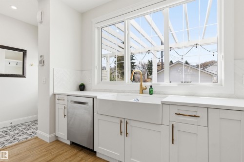 Not your ordinary sink, beautiful farmhouse sink. This overlooks your very private west facing deck and yard. - 10430 143 Street, Edmonton, AB - Indoor