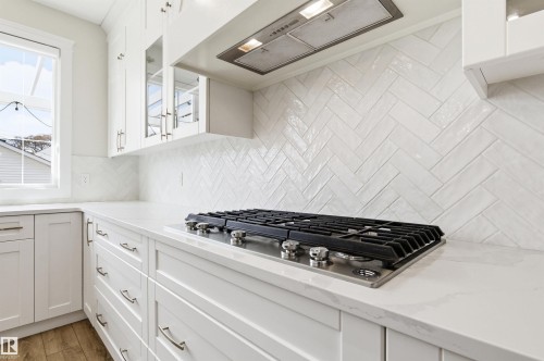 10430 143 Street, Edmonton, AB - Indoor Photo Showing Kitchen With Upgraded Kitchen