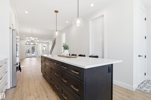 10430 143 Street, Edmonton, AB - Indoor Photo Showing Kitchen With Upgraded Kitchen