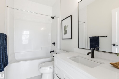 10430 143 Street, Edmonton, AB - Indoor Photo Showing Bathroom