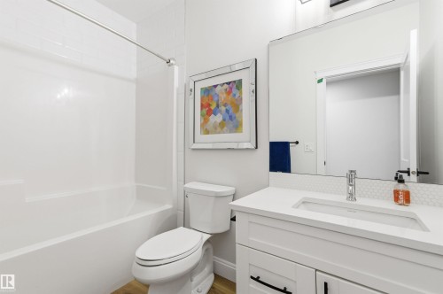 10430 143 Street, Edmonton, AB - Indoor Photo Showing Bathroom