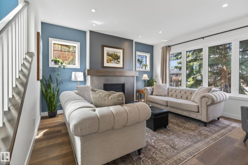 10923 130 Street, Edmonton, AB - Indoor Photo Showing Living Room