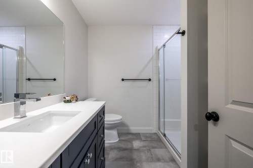 10923 130 Street, Edmonton, AB - Indoor Photo Showing Bathroom