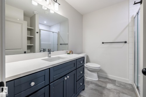10923 130 Street, Edmonton, AB - Indoor Photo Showing Bathroom