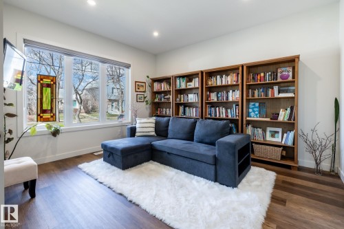 10923 130 Street, Edmonton, AB - Indoor Photo Showing Living Room