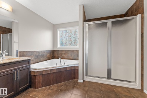 516 Fairway Terrace, Stony Plain, AB - Indoor Photo Showing Bathroom