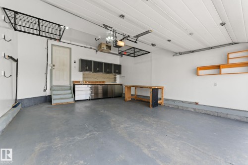 516 Fairway Terrace, Stony Plain, AB - Indoor Photo Showing Garage