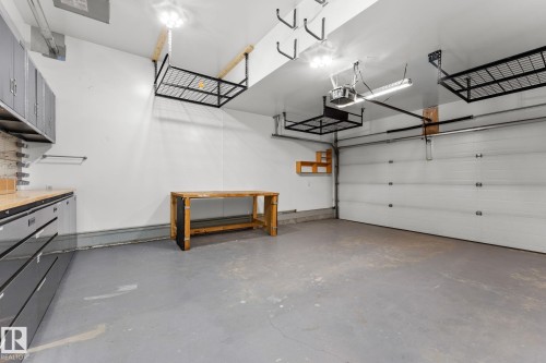 516 Fairway Terrace, Stony Plain, AB - Indoor Photo Showing Garage