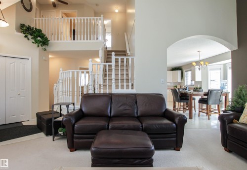 1403 Jefferys Crescent, Edmonton, AB - Indoor Photo Showing Living Room