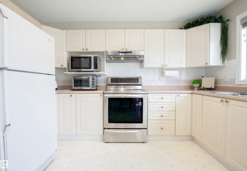 1403 Jefferys Crescent, Edmonton, AB - Indoor Photo Showing Kitchen