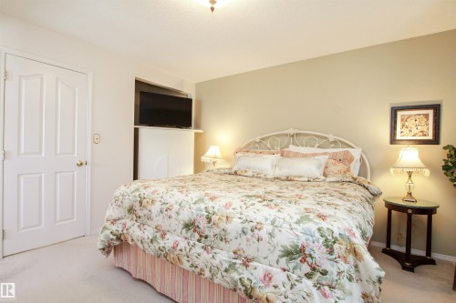 1403 Jefferys Crescent, Edmonton, AB - Indoor Photo Showing Bedroom