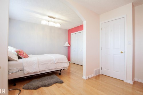 1403 Jefferys Crescent, Edmonton, AB - Indoor Photo Showing Bedroom