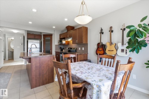 18 Halladay Boulevard, Spruce Grove, AB - Indoor Photo Showing Dining Room