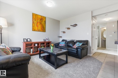 18 Halladay Boulevard, Spruce Grove, AB - Indoor Photo Showing Living Room