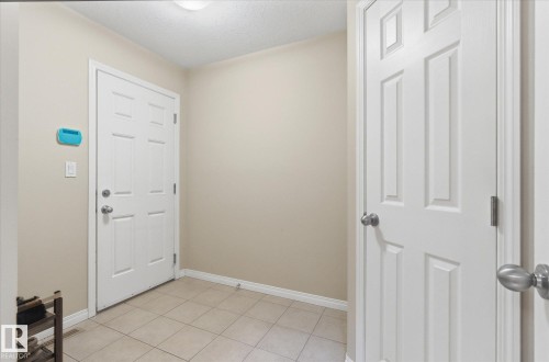 18 Halladay Boulevard, Spruce Grove, AB - Indoor Photo Showing Other Room
