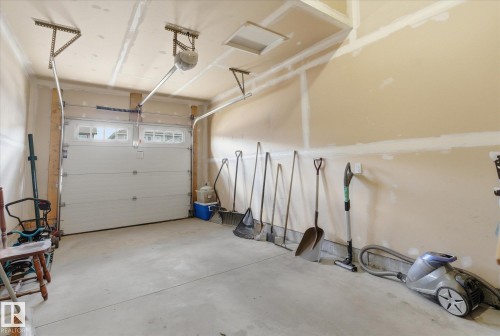 18 Halladay Boulevard, Spruce Grove, AB - Indoor Photo Showing Garage