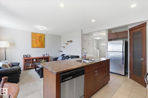 18 Halladay Boulevard, Spruce Grove, AB - Indoor Photo Showing Kitchen With Double Sink