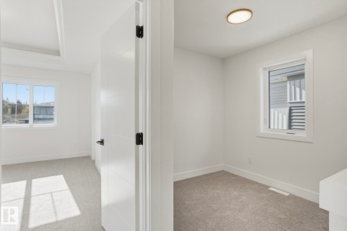 96 Spring Link, Spruce Grove, AB - Indoor Photo Showing Other Room