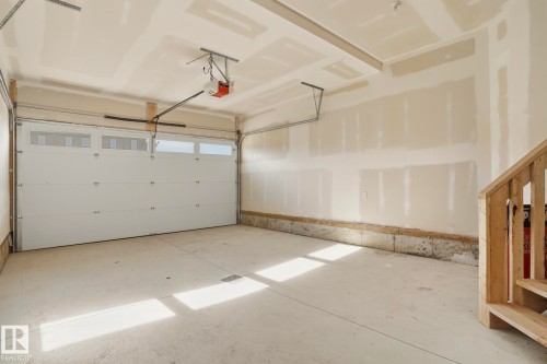 96 Spring Link, Spruce Grove, AB - Indoor Photo Showing Garage