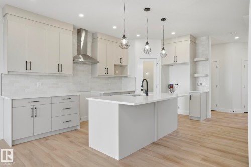 96 Spring Link, Spruce Grove, AB - Indoor Photo Showing Kitchen With Upgraded Kitchen
