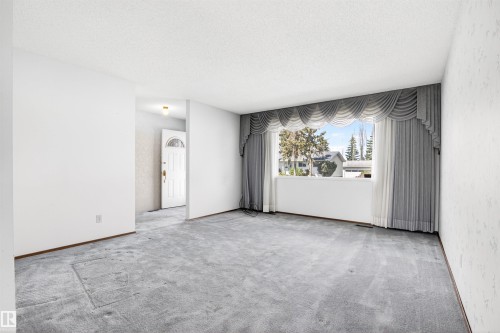 Spacious room with gray carpet flooring and white walls - 29 Bristow Crescent, Spruce Grove, AB - Indoor Photo Showing Other Room