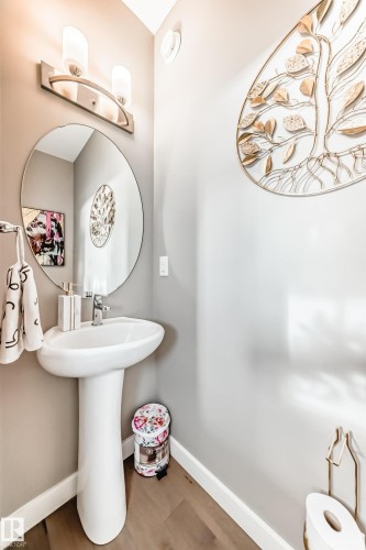 2012 200 Street, Edmonton, AB - Indoor Photo Showing Bathroom