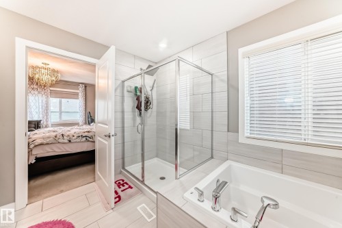 2012 200 Street, Edmonton, AB - Indoor Photo Showing Bathroom