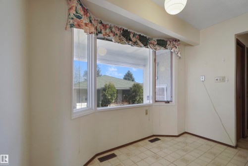 10912 40 Avenue, Edmonton, AB - Indoor Photo Showing Other Room