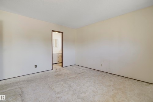 10912 40 Avenue, Edmonton, AB - Indoor Photo Showing Other Room