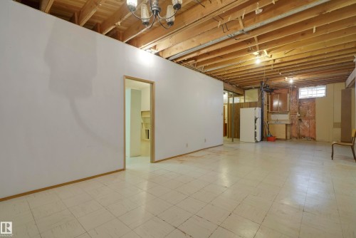 10912 40 Avenue, Edmonton, AB - Indoor Photo Showing Other Room