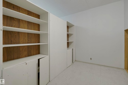 10912 40 Avenue, Edmonton, AB - Indoor
