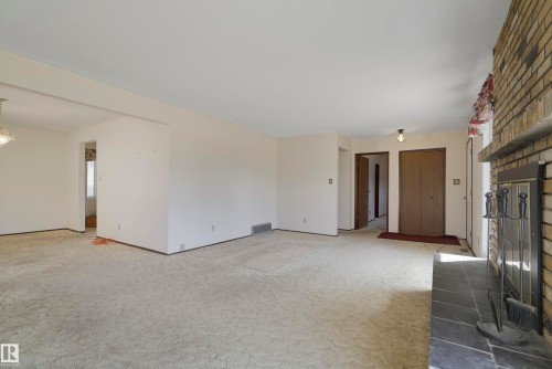 10912 40 Avenue, Edmonton, AB - Indoor Photo Showing Other Room