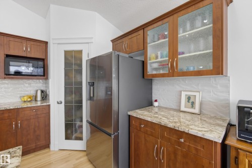 10807 6 Avenue Sw, Edmonton, AB - Indoor Photo Showing Kitchen