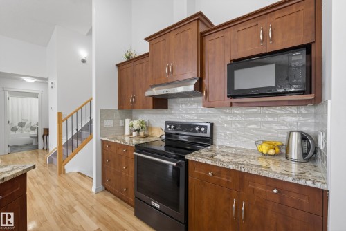 10807 6 Avenue Sw, Edmonton, AB - Indoor Photo Showing Kitchen