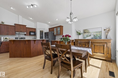10807 6 Avenue Sw, Edmonton, AB - Indoor