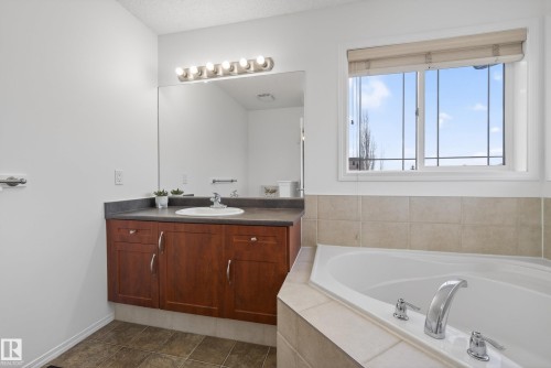 10807 6 Avenue Sw, Edmonton, AB - Indoor Photo Showing Bathroom