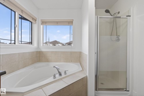 10807 6 Avenue Sw, Edmonton, AB - Indoor Photo Showing Bathroom