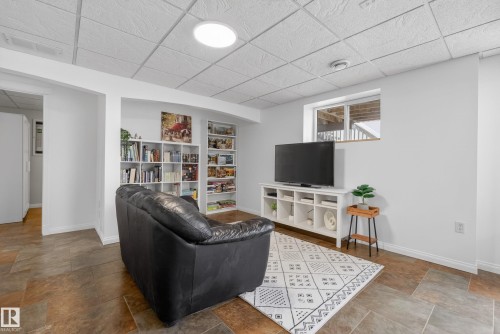 10807 6 Avenue Sw, Edmonton, AB - Indoor