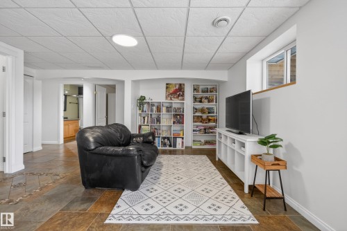 10807 6 Avenue Sw, Edmonton, AB - Indoor