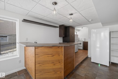 10807 6 Avenue Sw, Edmonton, AB - Indoor