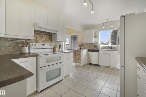 9808 187 Street, Edmonton, AB - Indoor Photo Showing Kitchen