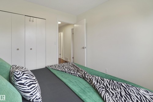 9808 187 Street, Edmonton, AB - Indoor Photo Showing Bedroom