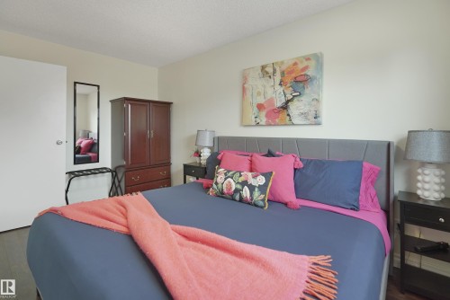 9808 187 Street, Edmonton, AB - Indoor Photo Showing Bedroom