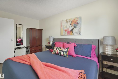 9808 187 Street, Edmonton, AB - Indoor Photo Showing Bedroom
